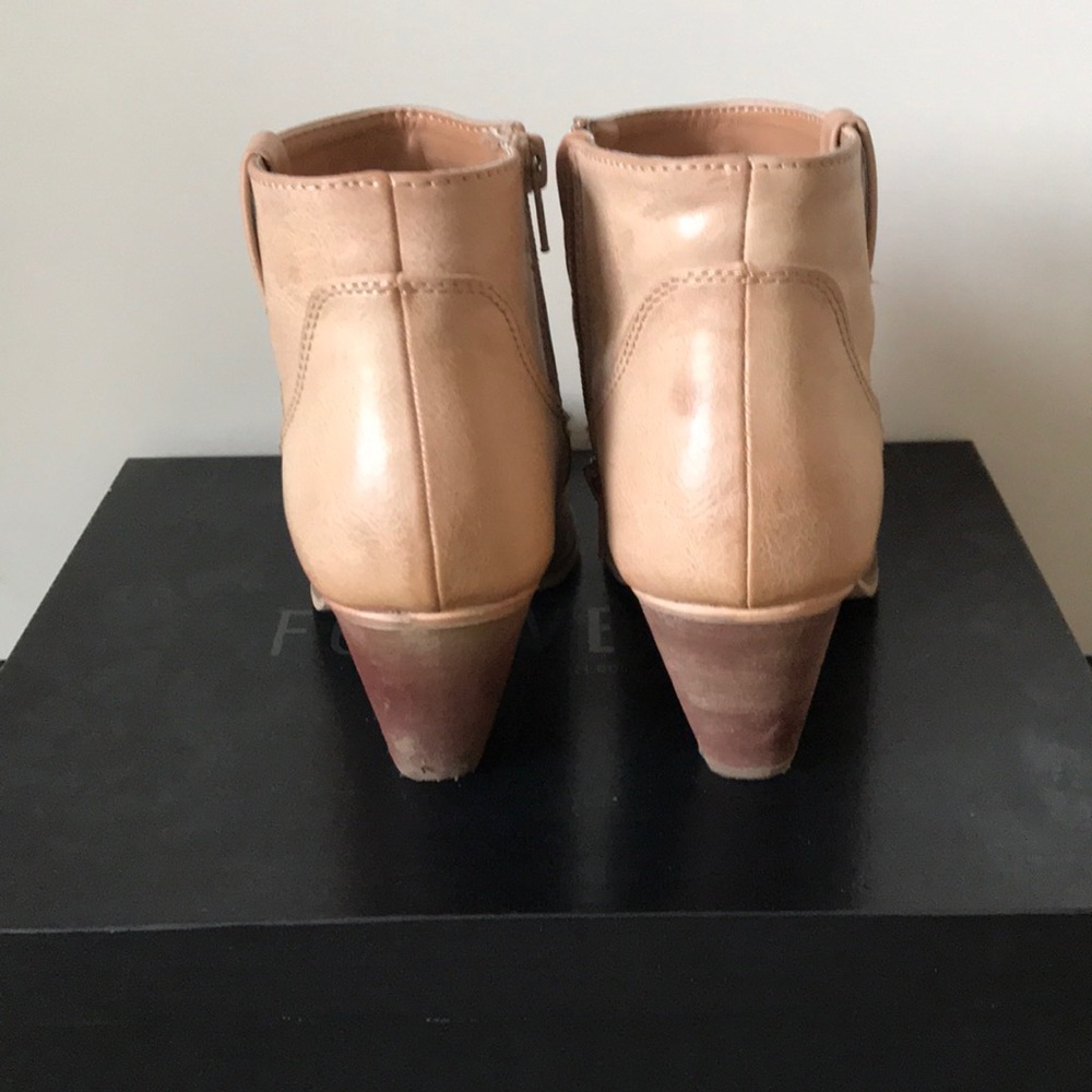Boots - Picture 4 of 5